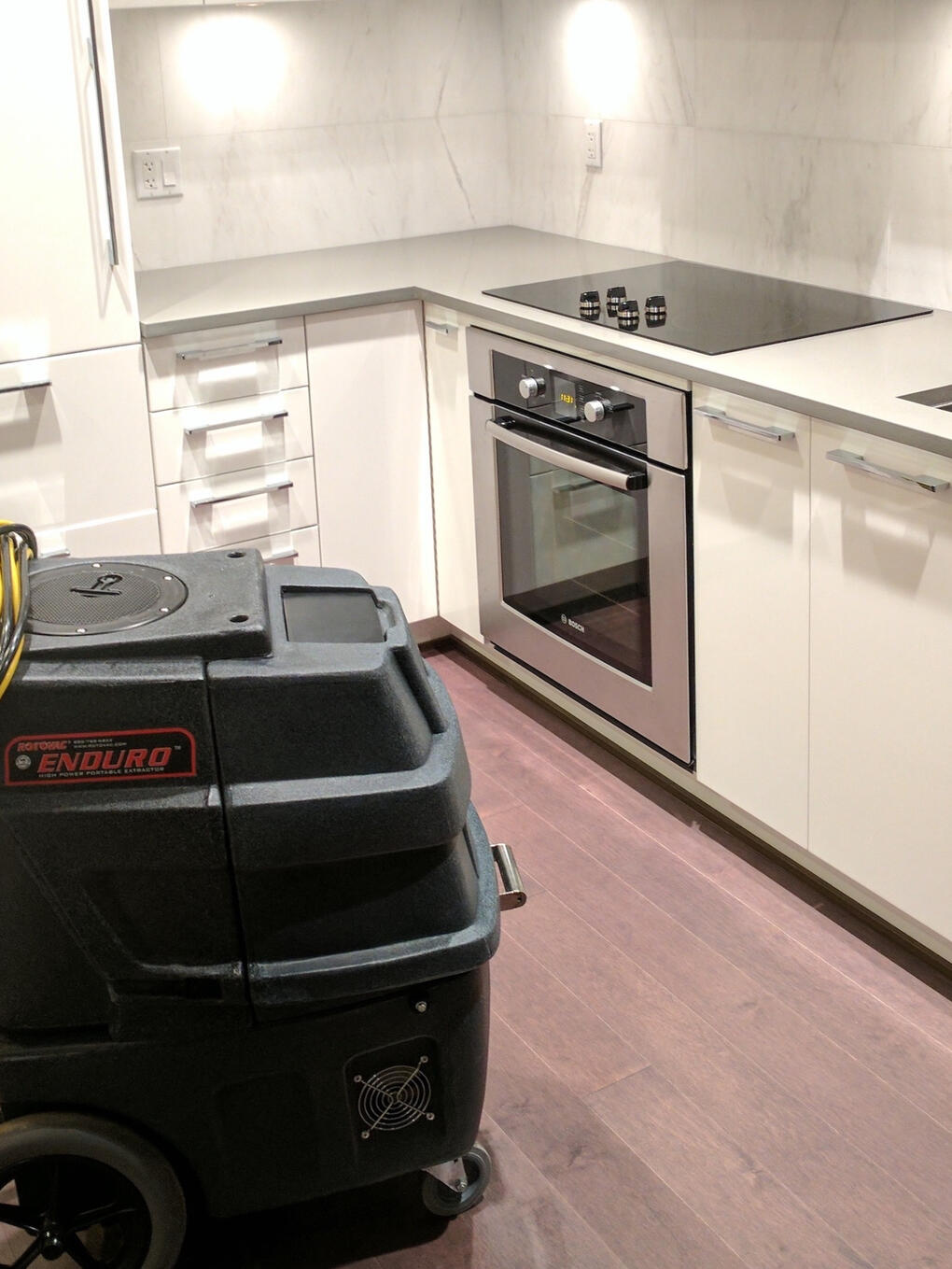Portable carpet cleaner rental Vancouver Richmond Burnaby - Newclean iClean Compact